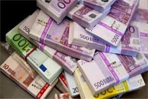 اليورو عند أدنى مستوى في 17 شهرًا