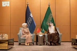وزير الموارد البشرية والتنمية الاجتماعية يلتقي الوزيرة التركية للأسرة والخدمات الاجتماعية