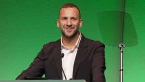 “حزب الخضر” في إنجلترا وويلز يُصنِّف “الصهيونية” شكلًا من أشكال العنصرية ويقرُّ بحق الفلسطينيين في المقاومة والتحرر لإقامة دولة كاملة السيادة