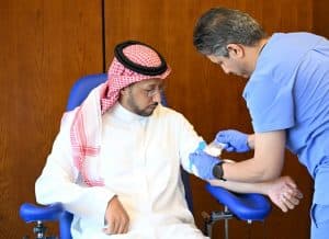 نائب أمير منطقة عسير يشارك في الحملة الوطنية للتبرع بالدم 