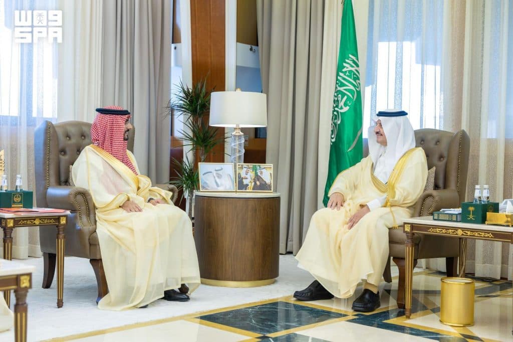أشاد بإنجازهم وتمنى لهم دوام التوفيق والنجاح.. أمير المنطقة الشرقية يُكرّم الفرق الفائزة في هاكاثون “فَرق”