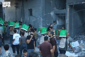 مركز الملك سلمان للإغاثة يقدم مساعدات إغاثية استجابة لمناشدة أسر تضررت منازلها جراء القصف جنوب قطاع غزة
