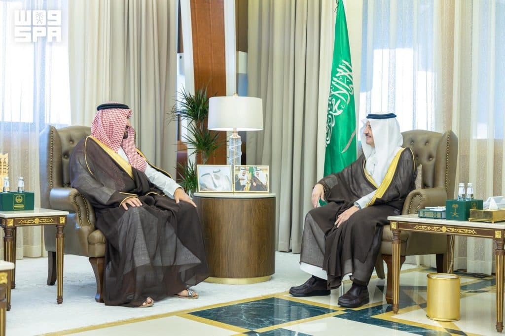 أمير الشرقية يستقبل نائب وزير الرياضة ومدير التعليم بالمنطقة