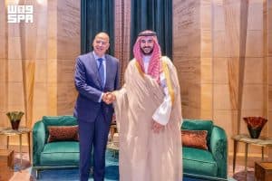 وزير الدفاع يلتقي وزير الدفاع الوطني في الجمهورية الهيلينية