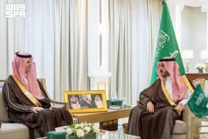 استعرض تقريرًا عن إنجازاتها العلمية.. أمير الجوف يستقبل رئيس جامعة المنطقة وعددًا من قياداتها وطلابها المتميزين