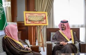 أمير المدينة المنورة يستقبل مدير فرع هيئة الأمر بالمعروف بالمنطقة