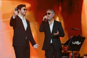 14 عاماً من الغياب تنتهي على مسرح أبو بكر سالم.. فضل شاكر يعود وسط استقبال استثنائي في “موسم الرياض”
