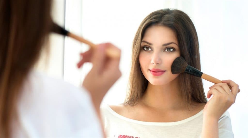 نصائح تجعل “البلاشر” أجمل على وجنتك