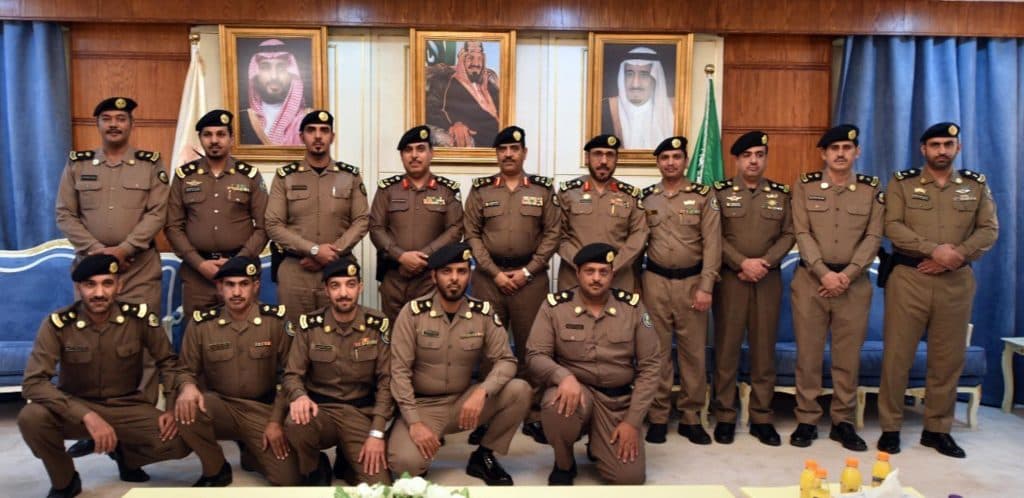 قائد القوات الخاصة لأمن الحج والعمرة يقلد ضباطا رتبهم الجديدة
