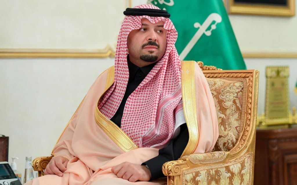 أمير الحدود الشمالية يوجه بالقبض على شخص أساء للقيم الدينية والآداب العامة