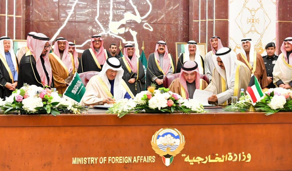 اتفاق سعودي – كويتي على استئناف إنتاج النفط من الحقول المشتركة