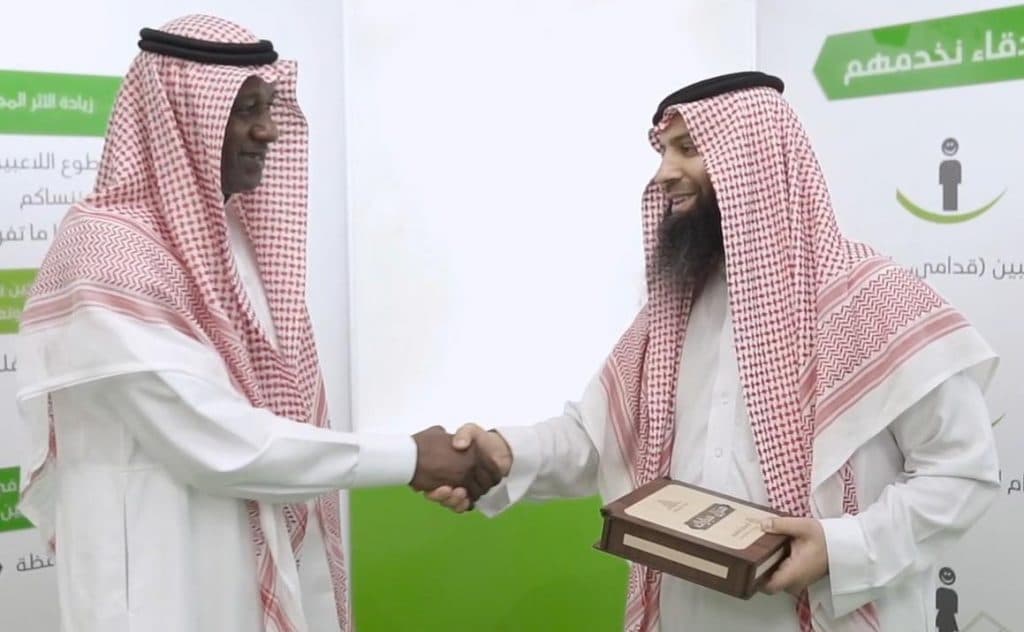 تسليم دفعة جديدة من الوحدات السكنية للاعبي كرة القدم القدامى