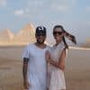 لقطات تذكارية للاعب البرازيلي داني ألفيس وزوجته عارضة الأزياء بين الآثار المصرية
