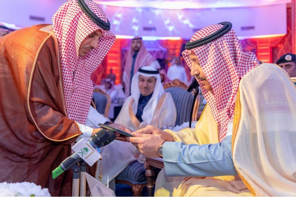 الباحة: تدشين 14 مشروعاً للطرق بمليار ريال