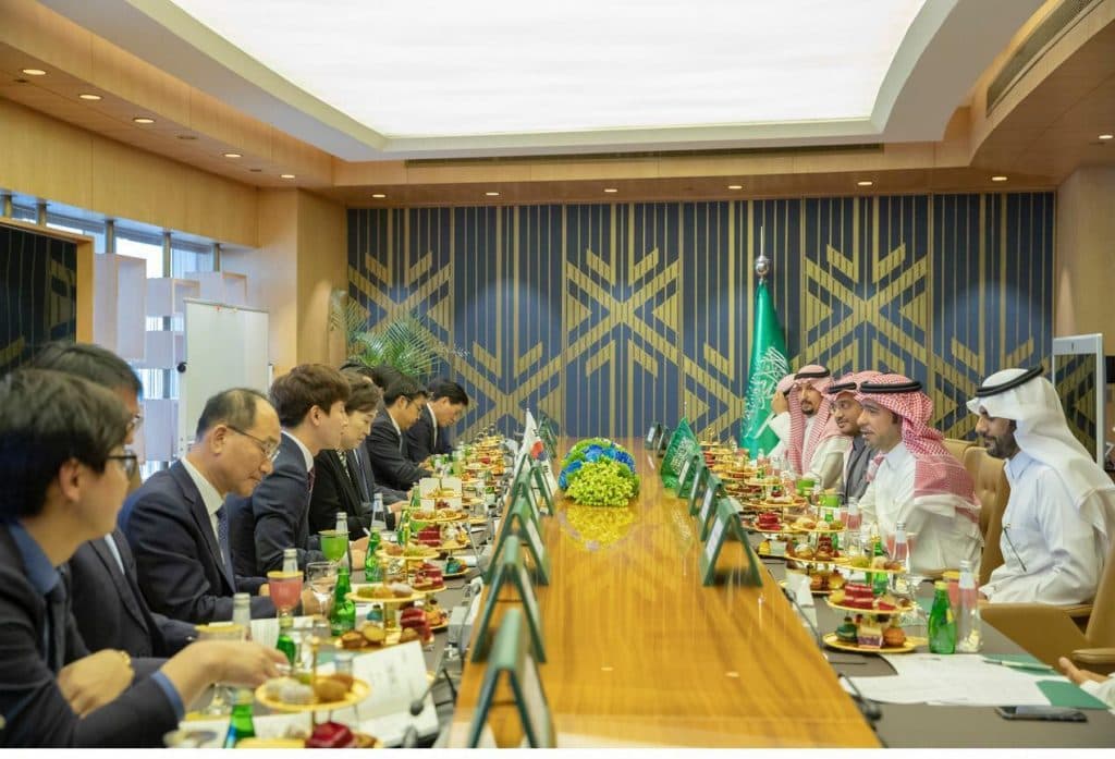 وزير الإسكان يبحث ووزيرة كورية استراتيجية تطوير المدن وبناء المنازل