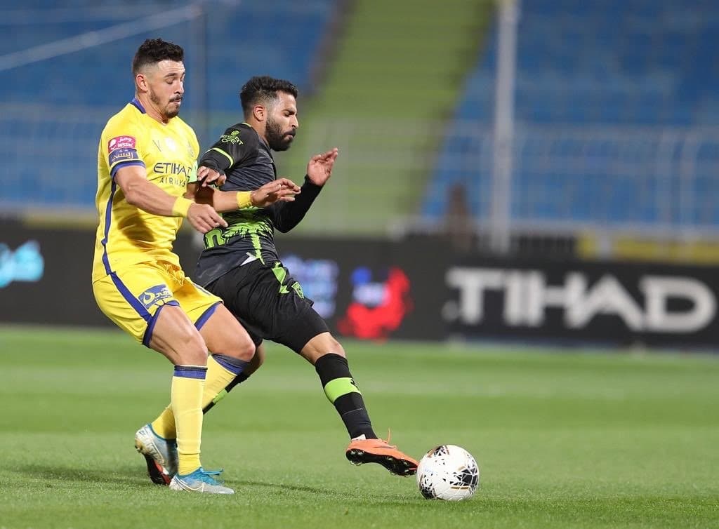 النصر يستعيد الصدارة مؤقتاً بثنائية على التعاون