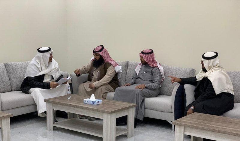 وزير التعليم يعد معلمي مدارس الأبناء في تبوك بدراسة مطالبهم