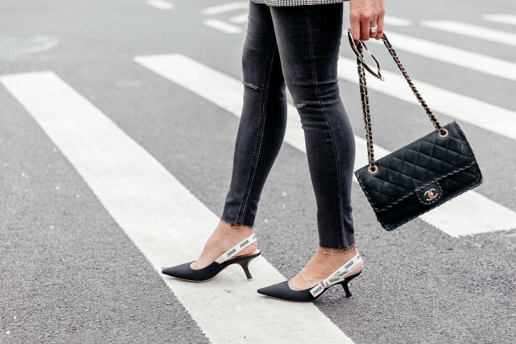 حذاء الـ “kitten heels” يستمر بحضوره في العام الجديد