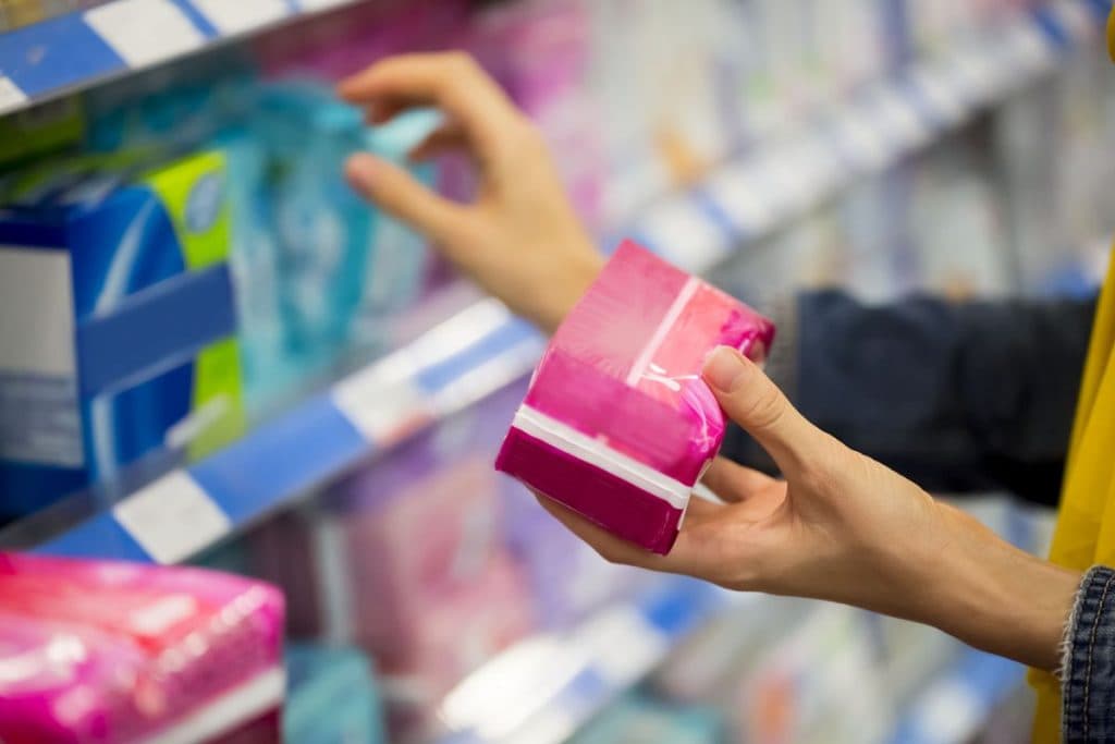 أسكتلندا تصنع تاريخ بتوزيع المنتجات الصحية النسائية بالمجان