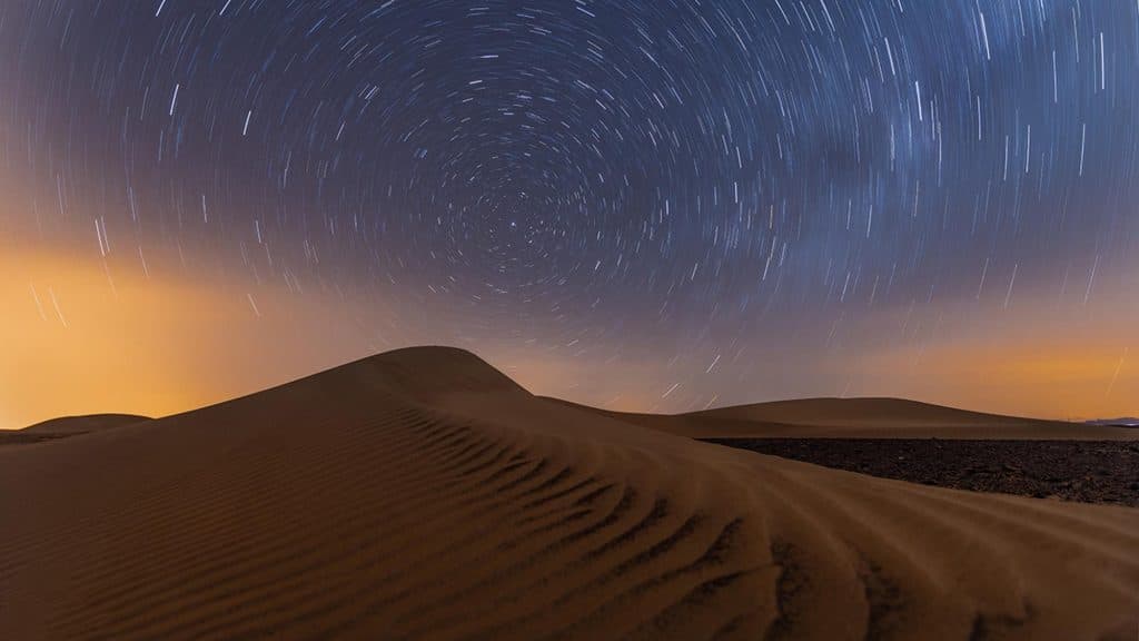 النجوم تتلألاً في سماء محافظة الوجه بتبوك