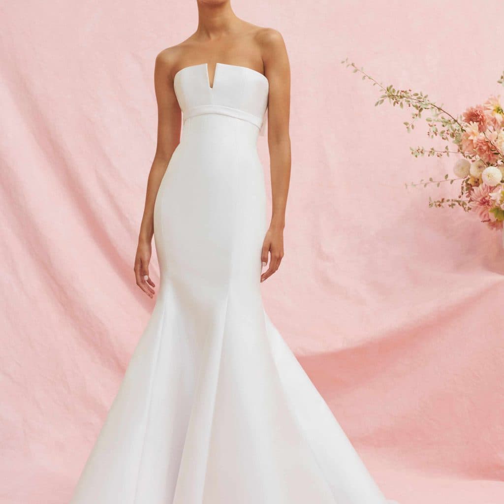 carolina-herrera-wedding-dresses-fall-2020-02-ce50ac3caba341a5ad0237ffac2fe959