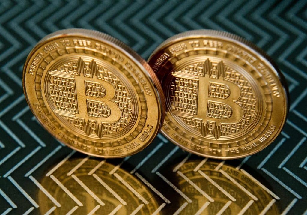تهافت متجدد على البتكوين يعيد الجدل بشأن العملات الافتراضية