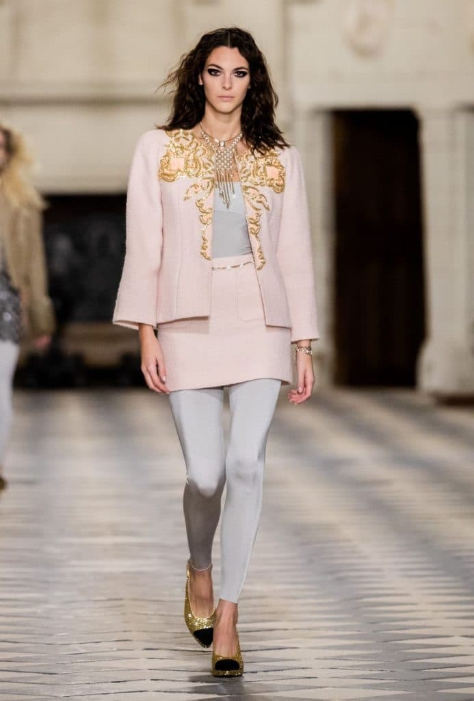chanel-metiers-20-21-01-look-001-1607025723