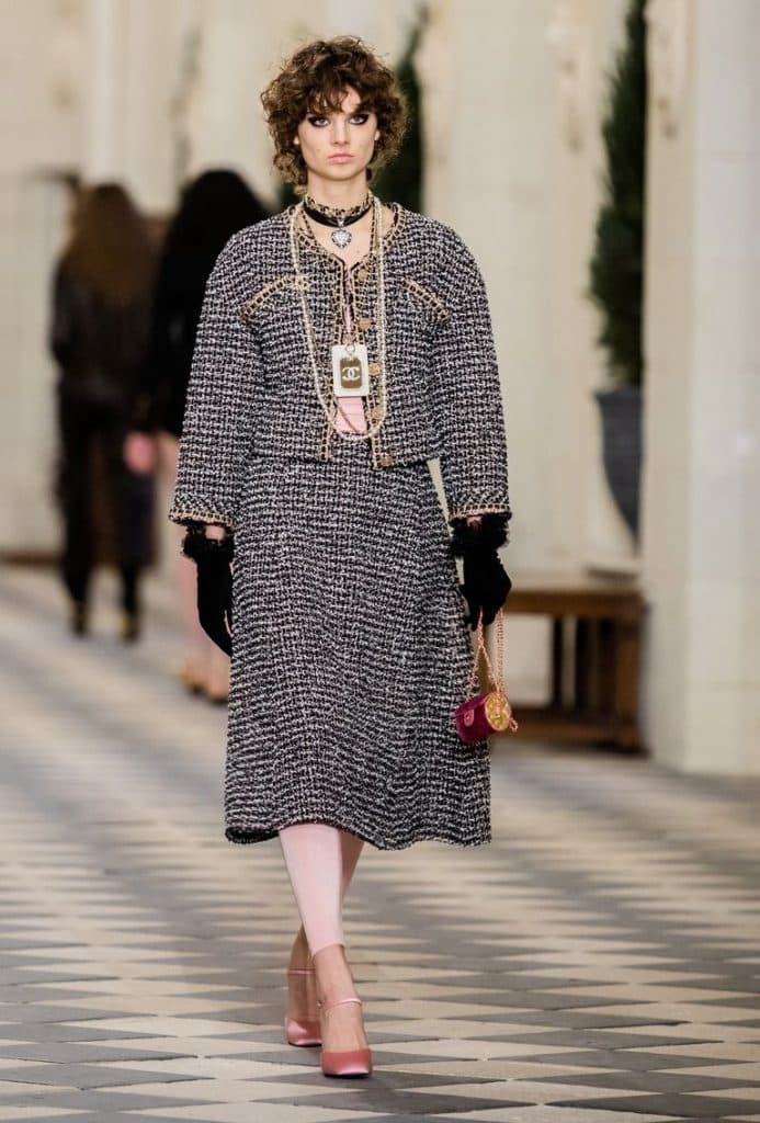 chanel-metiers-20-21-15-look-015-1607025731