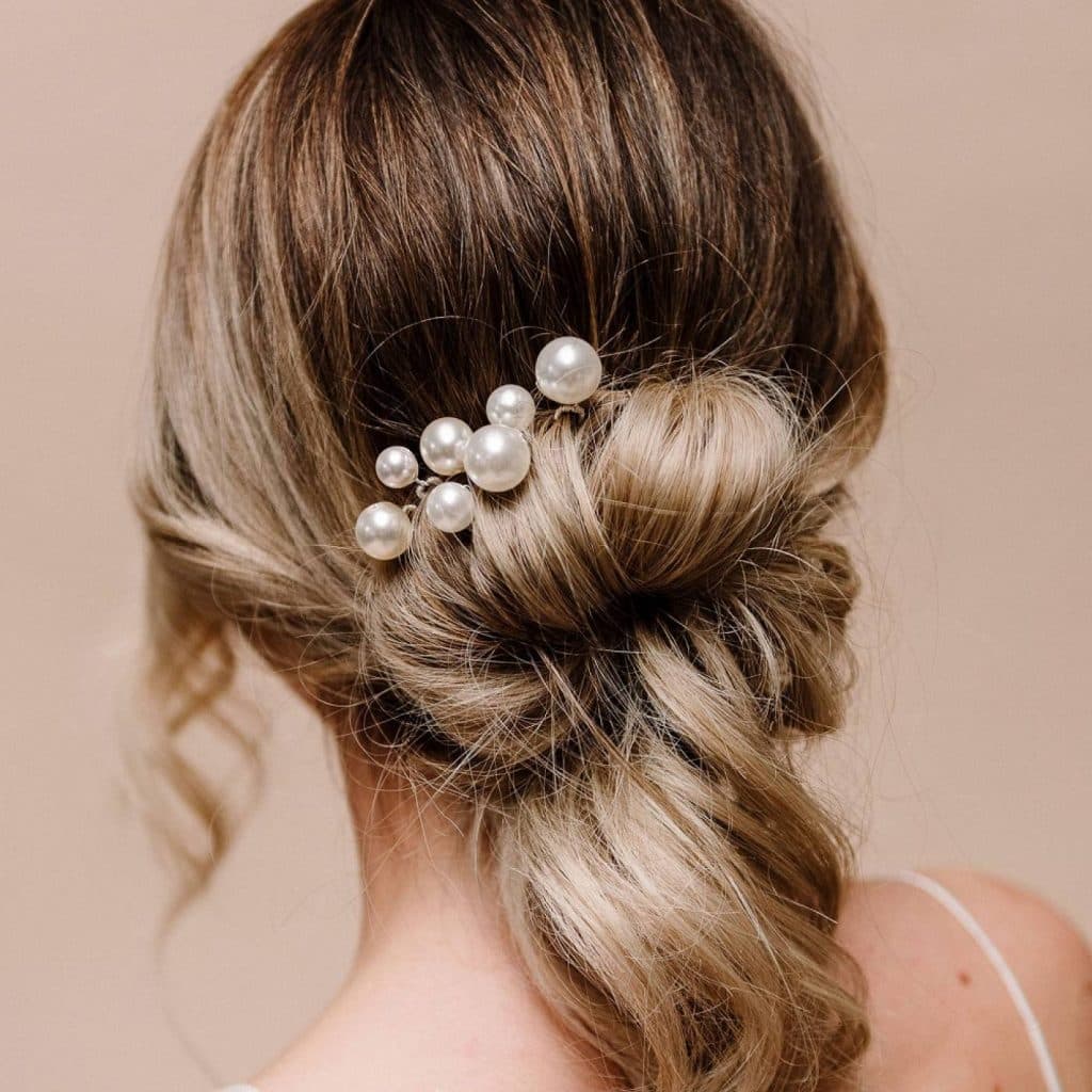arianna-purity-set-of-6-pearl-wedding-hair-pins-arp617-model-2-1400×1400