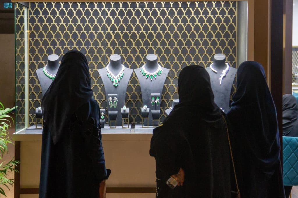 معرض المجوهرات الفريدة بموسم الرياض يبدأ فعالياته