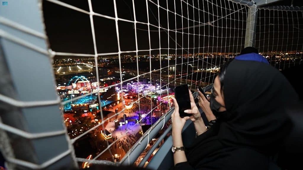 “منطاد” سيتي ووك.. رؤية جدة من ارتفاع 150متراً