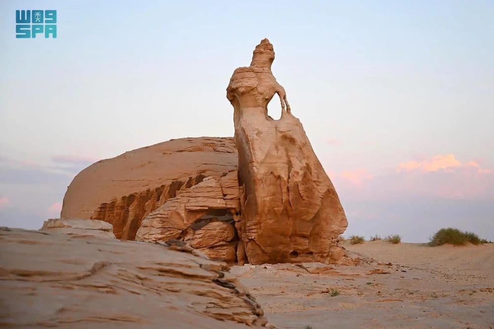 صخرة “العروسة” شمال العلا .. أعجوبة صخرية
