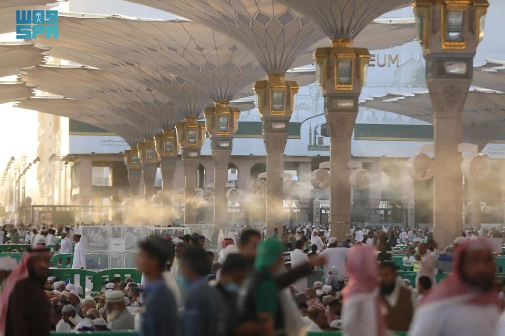 436 مروحة رذاذ بارد لتلطيف الأجواء لقاصدي المسجد النبوي