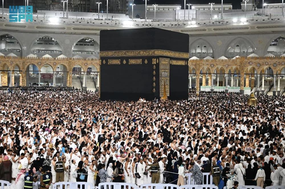 أجواءٍ روحانية بالمسجد الحرام ليلة 25 من رمضان