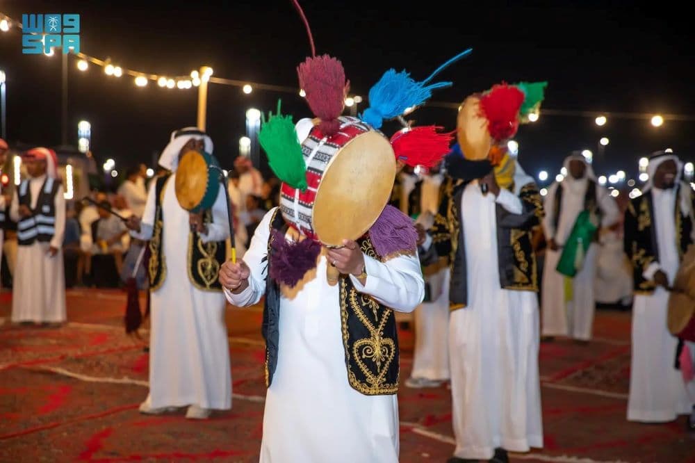 العرضة السعودية تصدح طرباً في جبال أجا بحائل