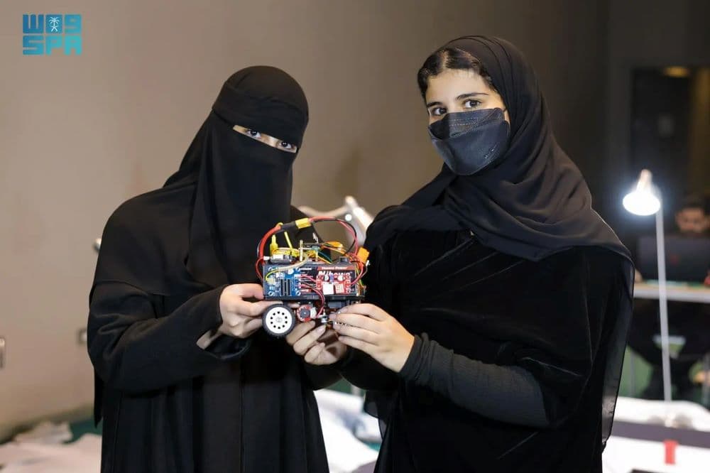 “الجوهرة وأسيل” تتفوقان في الأولمبياد العالمي للروبوت