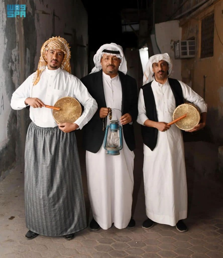 مسحراتي الأحساء .. مهنة تتوارثها الأجيال