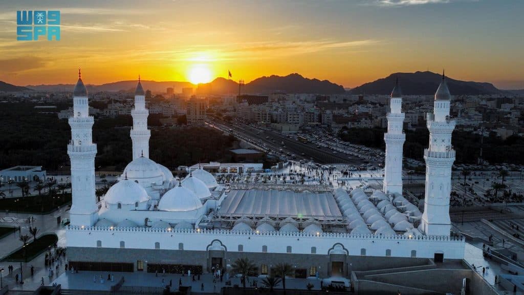 مسجد قباء أول مسجد أسس في الإسلام يحمل في جنباته عبق السيرة النبوية