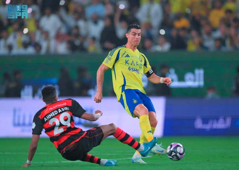 رونالدو يقود النصر للفوز على الرياض 2-1