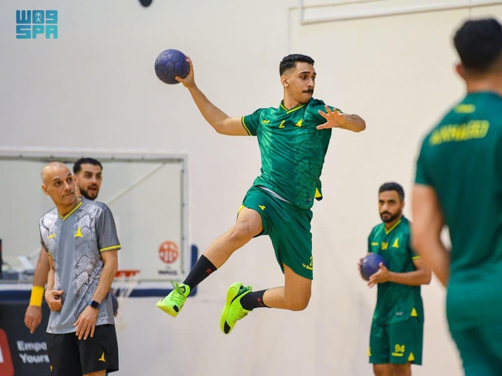 الخليج يواجه شباب الأهلي بحثًا عن التتويج الثاني في سوبر اليد السعودي الإماراتي