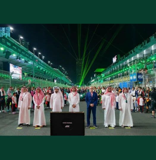 نيابةً عن سمو ولي العهد.. وزير الرياضة يحضر سباق جائزة السعودية الكبرى stc للفورمولا 1 لعام 2025 بجدة
