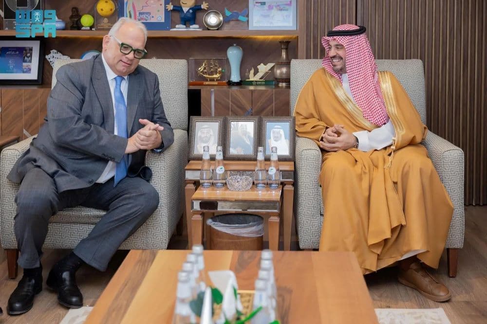 الأمير فهد بن جلوي يلتقي رئيس الاتحاد الدولي للمصارعة
