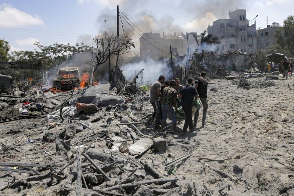 جُلّهم من الأطفال والنساء.. ارتفاع أعداد الشهداء الفلسطينيين في قطاع غزة إلى 53.977 شهيدًا