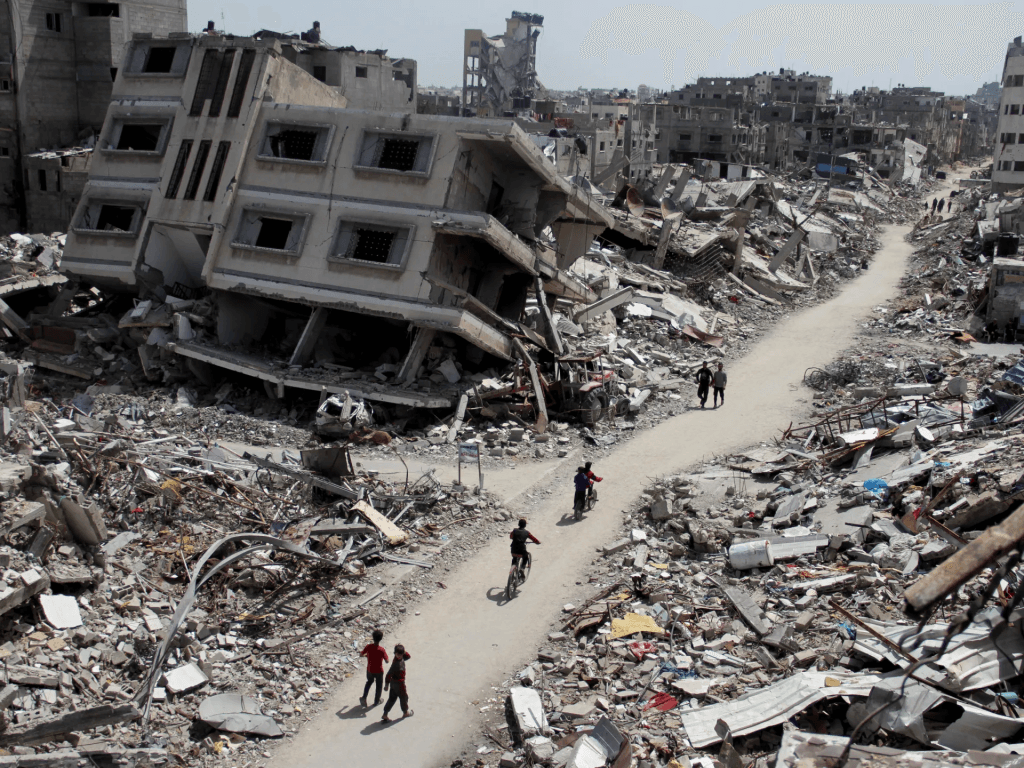 استشهاد 10 فلسطينيين في قصف الاحتلال الإسرائيلي منازل ومخيمات قطاع غزة