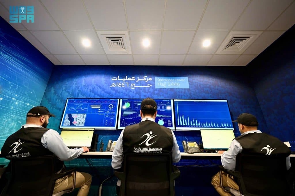 مركز عمليات الحج التابع “للغذاء والدواء”.. استجابة فورية للبلاغات وتنسيق مستمر مع الجهات الحكومية
