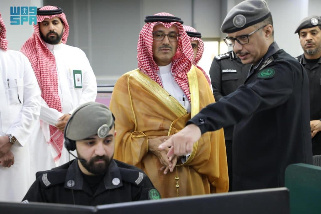 “محافظ هيئة الأمن الصناعي” يزور مركز العمليات الأمنية الموحدة (911) بمكة