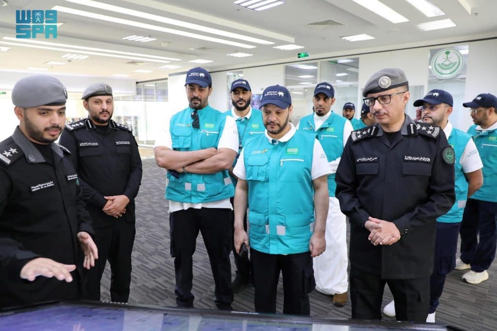 “مساعد وزير الموارد البشرية” للخدمات المشتركة يزور مركز العمليات الأمنية الموحدة (911) بمكة
