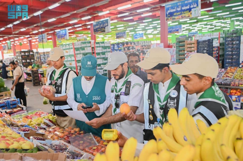 “الكشافة” يساندون “التجارة” في مراقبة الأسعار بمكة والمشاعر