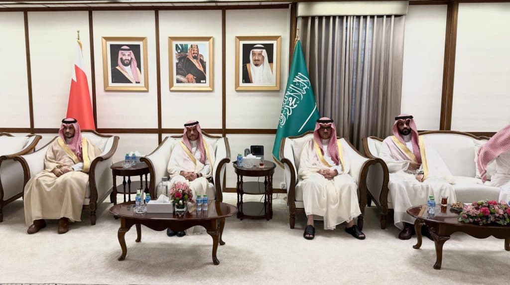 سفير خادم الحرمين لدى البحرين يستقبل المهنئين بعيد الأضحى المبارك