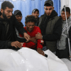 جُلّهم أطفال ونساء.. ارتفاع عدد الشهداء الفلسطينيين بقطاع غزة إلى 54.880 شهيدًا